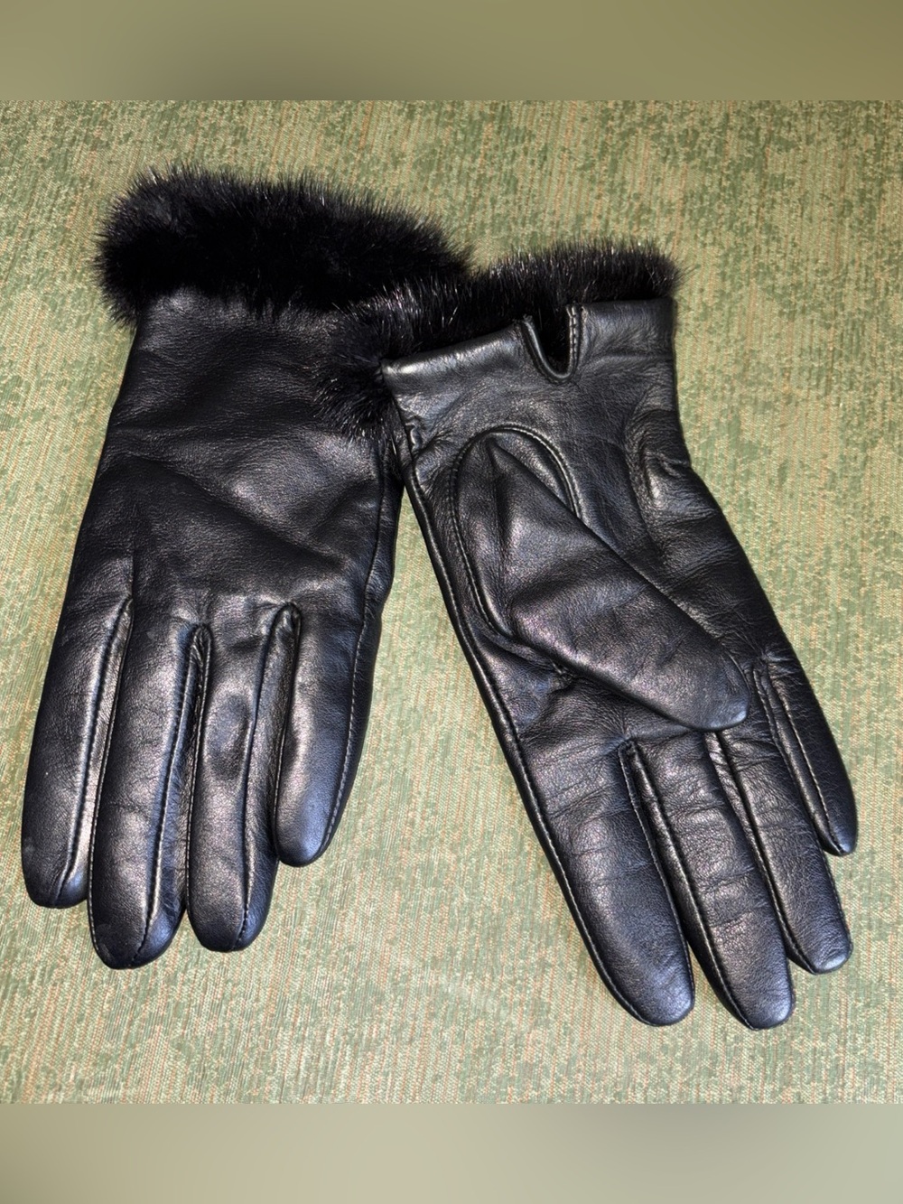 Classic Black Leather Gloves with Fur Trim - Women's